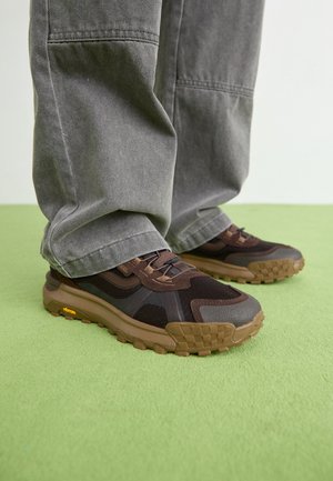 CROSSPATH UNISEX - Sneakers basse - dark brown