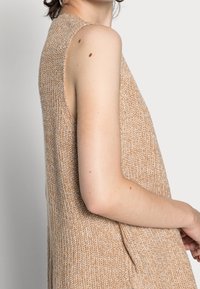 Vero Moda Strickpullover - tan