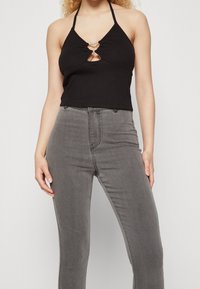 Noisy May Vaqueros pitillo - grey denim