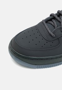 Nike Sportswear AIR FORCE 1 UNISEX - Sneakers - anthracite/reflect silver/cool grey