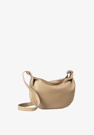 Borsa a spalla in pelle marrone chiaro con una forma curva, tracolla regolabile e una trama liscia. Presenta un design semplice e privo di abbellimenti.