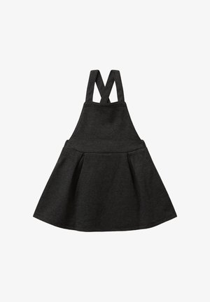Robe salopette noire sans manches avec des bretelles croisées et une jupe évasée, présentant un subtil motif de tissu texturé.