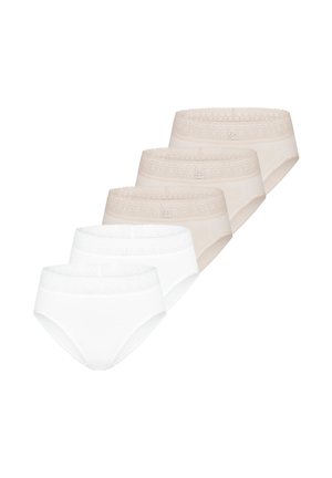 Viisi naisten hipsterityylistä alushousua valkoisina ja beigeinä, jokaisessa leveä pitsivyötärönauha, aseteltu porrastetusti riviin.