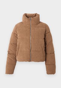 Veste rembourrée en velours côtelé marron avec un col montant, fermeture éclair à l'avant et poches latérales. Présente une texture matelassée et un design court.