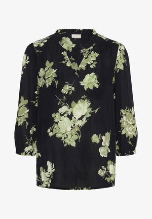 Blouse noire à fleurs avec des roses vertes et blanches, décolleté en V, et manches bouffantes trois-quarts. Fabriquée en tissu léger et texturé.