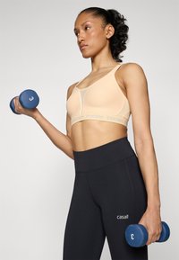 triaction by Triumph ENERGY LITE - Medium support sports bra - passion orange