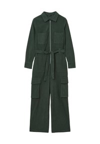 Salopette en velours côtelé verte avec une fermeture éclair à l'avant, un col, deux poches poitrine, des poches cargo latérales et un détail de ceinture nouée à la taille.