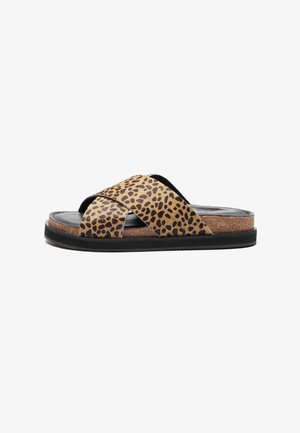 Platform sandals - leopard