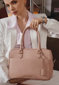 Victoria Hyde MARGARET  - Portfölj / Datorväska - rosa