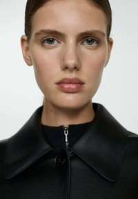 Mango Giacca in similpelle - black