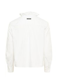 Weißes Langarmhemd mit Rüschensaum und schwarzem "IW.EDITION"-Label auf der Rückseite, von hinten gezeigt.