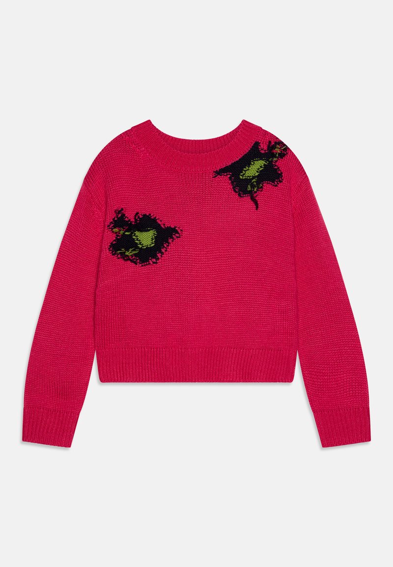 Lys rosa strikket genser med rund hals. Har to grønne og svarte abstrakte motiver på framsiden. Ribbestrikkede mansjetter og nederkant.