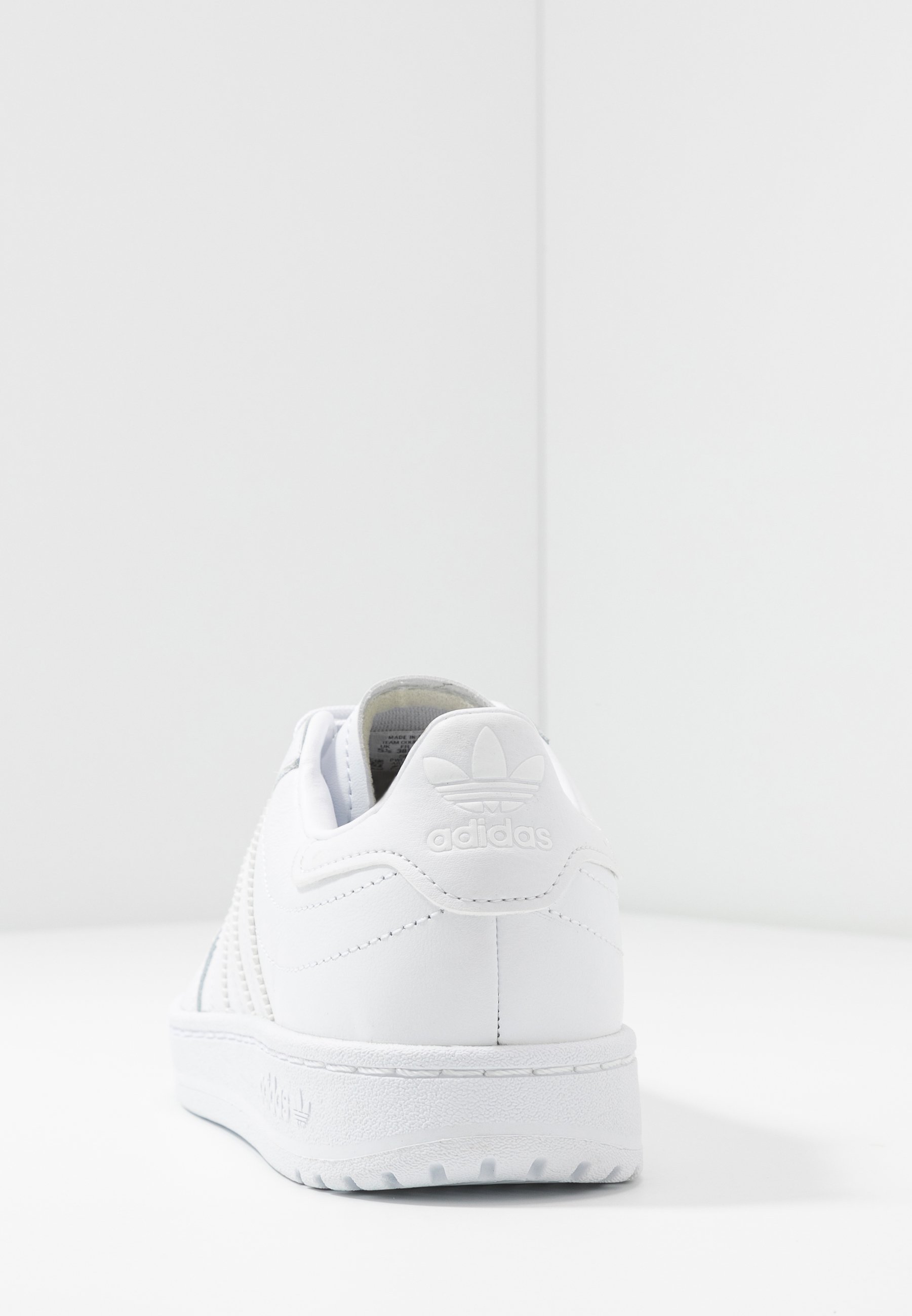 adidas Originals TEAM COURT SPORTS INSPIRED SHOES Joggesko adidas Originals TEAM COURT Joggesko footwear white