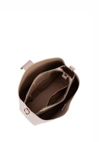 Borsa a tracolla beige chiaro con una texture liscia, dotata di una chiusura con cerniera dorata e multiple tasche interne per l'organizzazione.