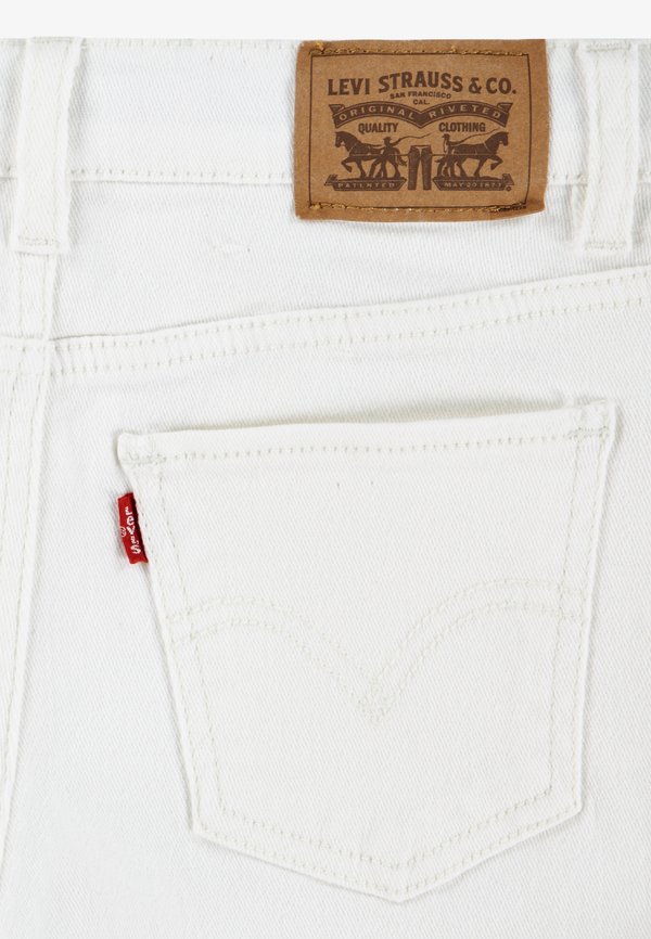 GIRLFRIEND - Denim shorts - cloud dancer2