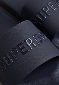 Superdry & Co CODE LOGO - Chanclas de baño - rich navy