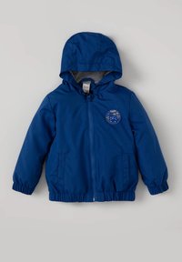 Modrá nepromokavá bunda s kapucí, elastickými manžetami a stahovaným lemem. Obsahuje kulatou nášivku s textem "ROAR" a tečkami.