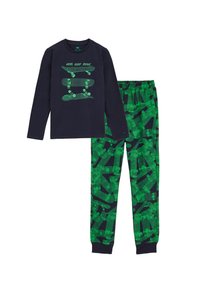 Långärmad marinblå T-shirt med grön skateboardgrafik och text; gröna mönstrade pyjamasbyxor med överlappande skateboarddesigns.