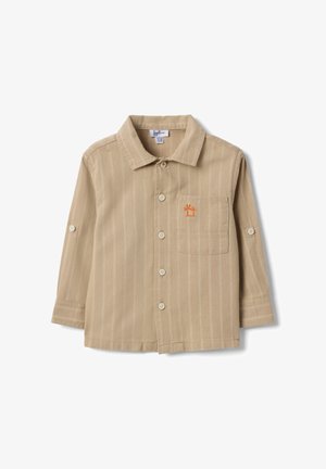 Camicia beige a maniche lunghe per bambino piccolo con sottili righe verticali, taschino sul petto e piccola ricamatura di una palma arancione.