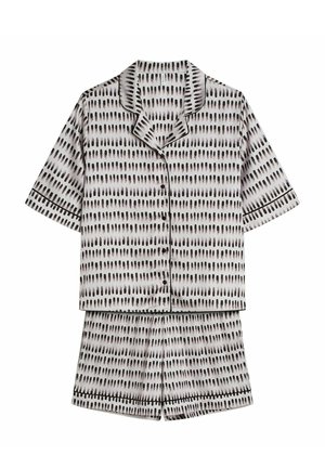 Koszula na krótki rękaw na guziki oraz dopasowane szorty z czarnym wzorem pędzla na białej tkaninie i czarnymi wykończeniami.