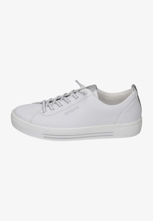 Weißer Sneaker mit glattem Lederoberteil, runder Zehenpartie und grauen Akzenten. Verfügt über flache Schnürsenkel und eine strukturiertes Gummisohle mit dezenten Streifen.
