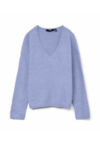 Gaiši zilā džemperis ar V-veida izgriezumu, nolaistām pleca līnijām, ribotu aproču un muguras apakšdaļu. Mīksts, teksturēts audums ar brīvu piegriezumu.