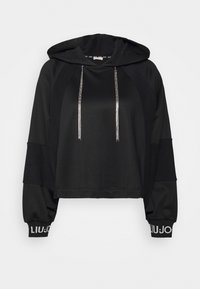 Czarna krótka bluza z kapturem, raglanowymi rękawami i srebrnymi elementami ozdobnymi. Wyróżnia się fakturowaną tkaniną oraz logo LIU JO na mankietach.