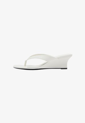 Stradivarius, THONG WEDGE SANDALS - Sandales tongs - white