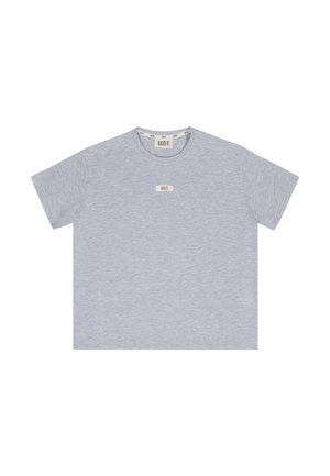 Lichtgrijs T-shirt met korte mouwen en een klein rechthoekig "BIZUU" label in het midden van de borst en aan de binnenkant van de hals.