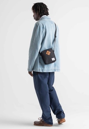 HERITAGE - Bandolera - camel