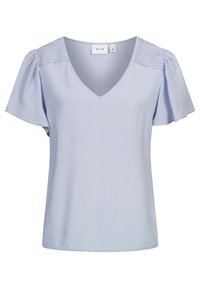 Ljusblå V-ringad blus med korta, puffade ärmar, som har sammanknopad textur på axlarna. Tillverkad av ett mjukt, lätt tyg.