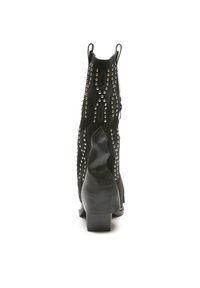 Botas negras hasta el tobillo de ante con tachuelas plateadas decorativas en un patrón ondulado, que cuentan con lengüetas y un tacón bajo en bloque.