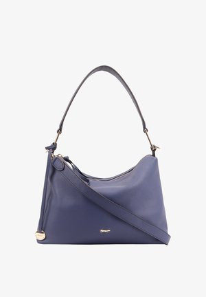 Blauwe leren schoudertas met een gebogen vorm, een ritsluiting en hardware in gouddetails. Beschikt over een kort handvat en een afneembare schouderriem.