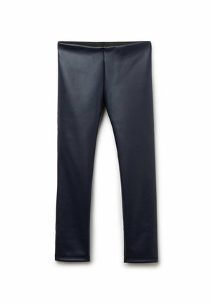 Leggings de cuero sintético azul marino oscuro, extendidos planos con una superficie lisa y brillante y detalles simples en las costuras.