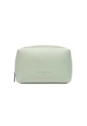 Minzgrüner Kosmetiktasche, rechteckige Form, glattes Material, Oberreißverschluss, geprägtes Markenlogo auf der Vorderseite, minimalistisches Design.