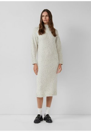 - Sweter