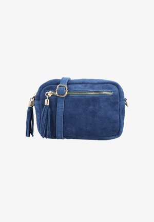 Námornícky modrá semišová crossbody taška so zlatým zipsom, nastaviteľným popruhom a dvoma strapcami. Obdĺžnikový tvar s hladkou textúrou.