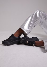 Unausgewählt, black/gold