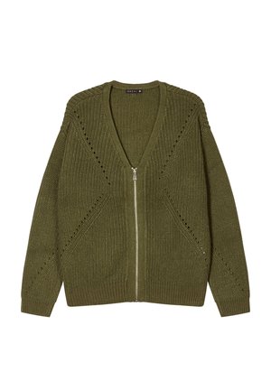 Groene gebreide cardigan met een diepe V-hals, volledige rits en open steekpatronen langs de schouders. Geribbelde manchetten en zoom.