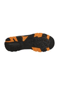 Semelle de chaussure en caoutchouc noir avec un motif de crampons profond, dotée d'accents orange et d'une surface texturée pour une meilleure adhérence. Sections de talon et de pointe renforcées.
