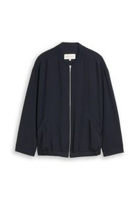 Veste de pilote marine avec un col rond, fermeture éclair à l'avant et deux poches latérales. Fabriquée en tissu lisse avec une finition légèrement texturée.