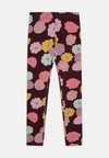 - Legginsy