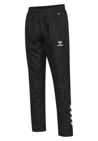 Zwarte sportbroeken met een elastische tailleband, voorzien van een wit logo en zijkanten. Gladde, lichte stof die geschikt is voor sport.