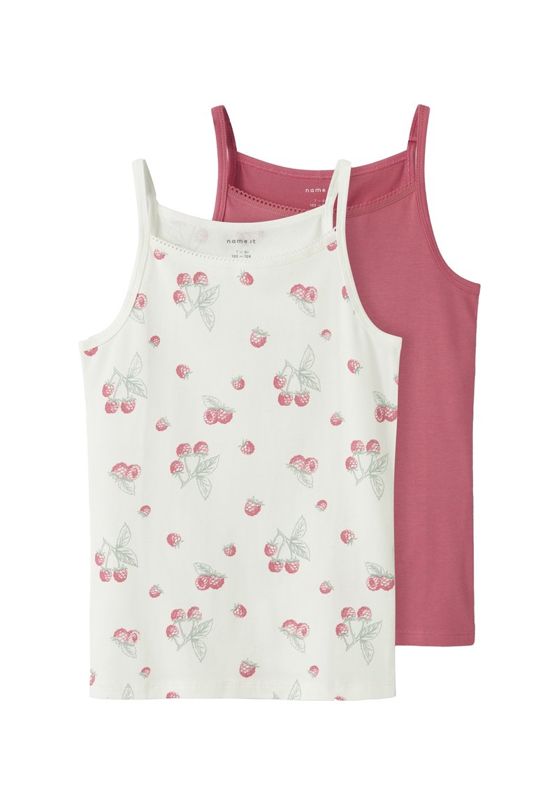 Zwei ärmellose Oberteile: eines weiß mit rotem Beerendruck und grünen Blättern, das andere in einfarbigem Dunkelrosa. Beide haben dünne Träger und eine Baumwollstruktur.