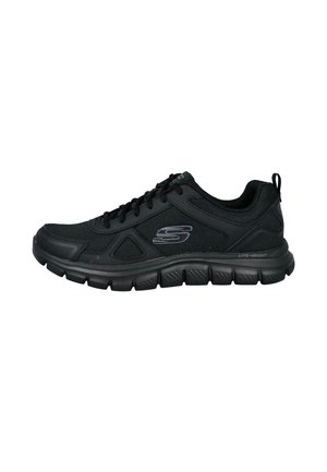 Zapatilla deportiva negra Skechers con paneles de malla, cierre de cordones, suela acolchada y logo en el lateral, diseñada para una comodidad ligera.