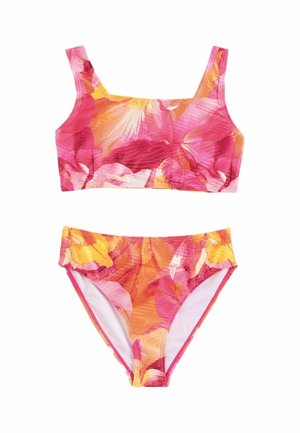 To-delt bikini med brede skulderstropper og højtaljede trusser i pink, orange og gul blomsterprint på hvid baggrund.