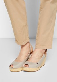 Tommy Hilfiger Sandali con plateau - light green