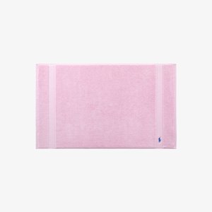 Roze badmat met een zacht, textuuroppervlak, voorzien van twee horizontale strepen en een klein logo in een hoek. Rechthoekige vorm.