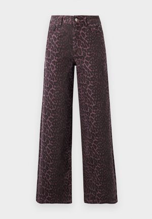 Pantalones de pierna ancha hechos de una tela texturizada con un patrón de leopardo en púrpura oscuro y negro. Cuenta con un cierre de botón y bolsillos.