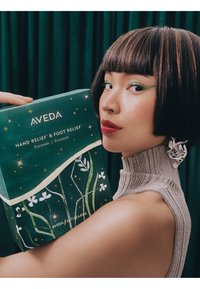 Aveda HAND RELIEF™ & FOOT RELIEF™ ESSENTIALS - Set pour le bain et le corps